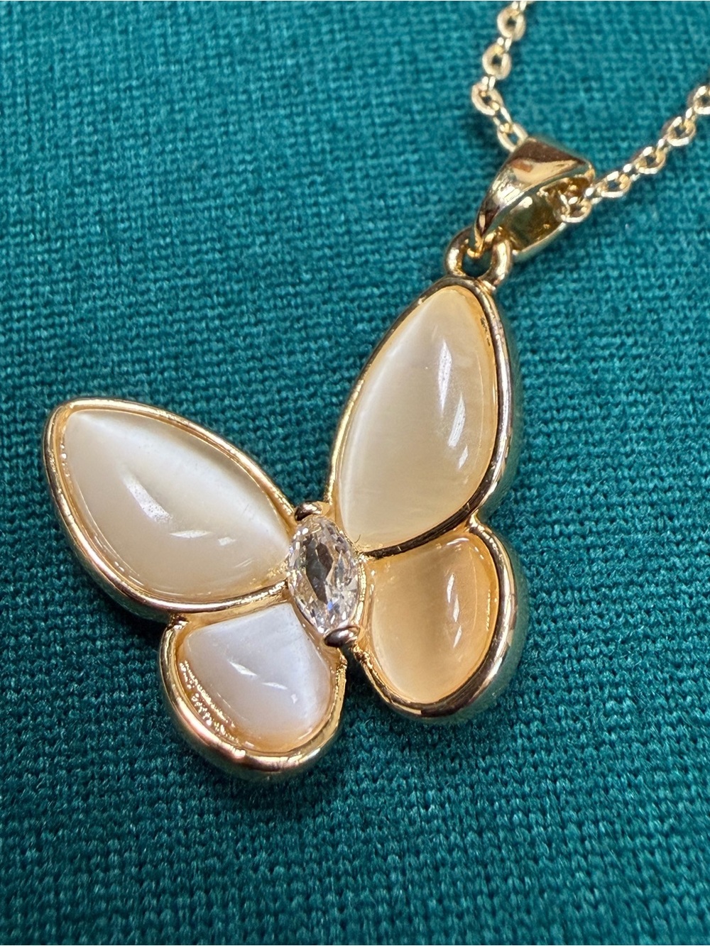 🆕Gold Butterfly Pendant Necklace - Cream/White 14k gold plated.